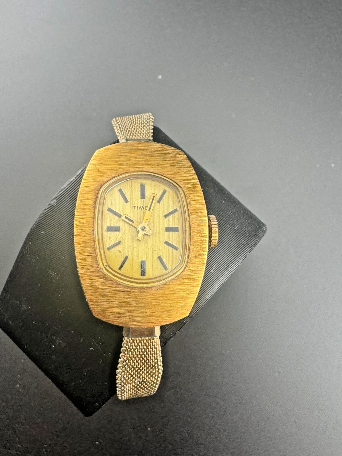 Vintage Timex Ladies Mechanical Watch Gold Tone Mesh Band